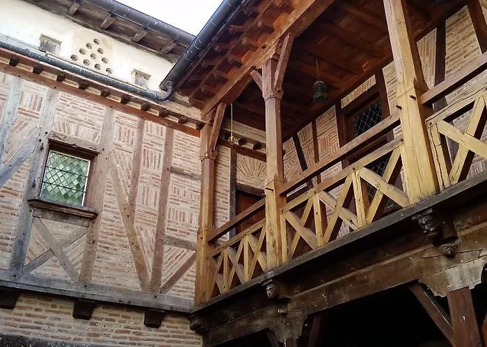 게스트하우스 La Maison Bakea 4*