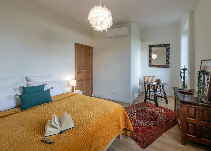 게스트하우스 La Maison Bakea 4*