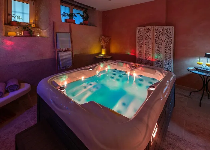 게스트하우스 La Maison Bakea 4*